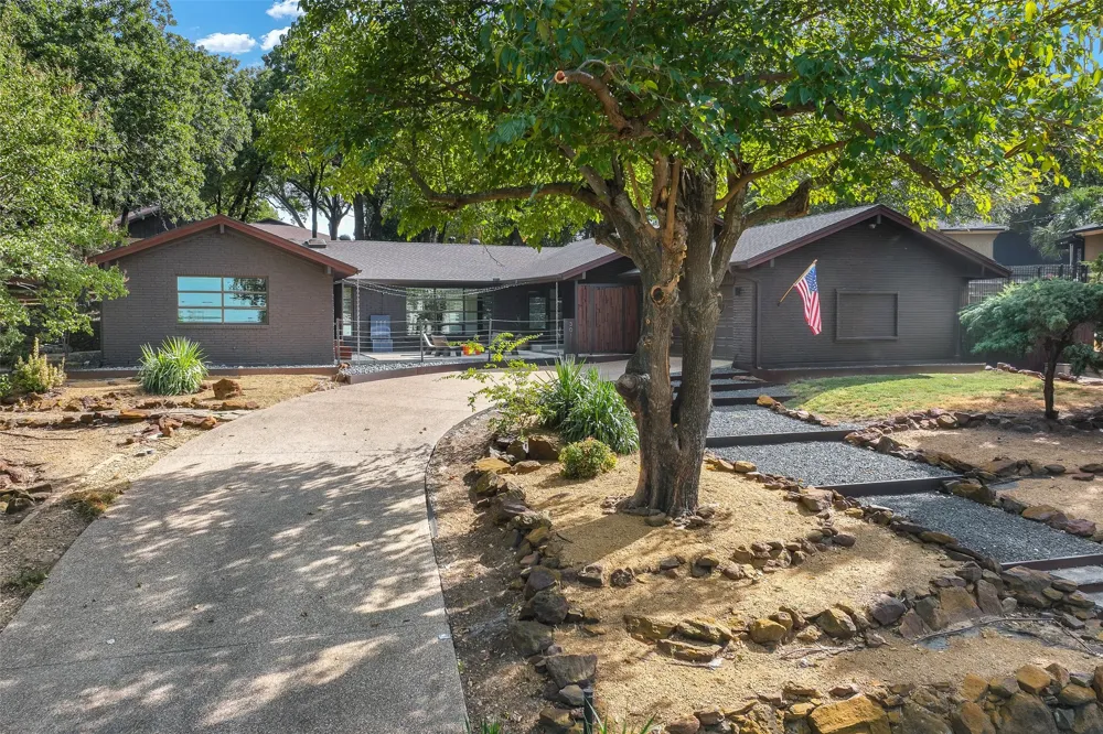 301 Lakeland Drive Highland Village, TX 75077