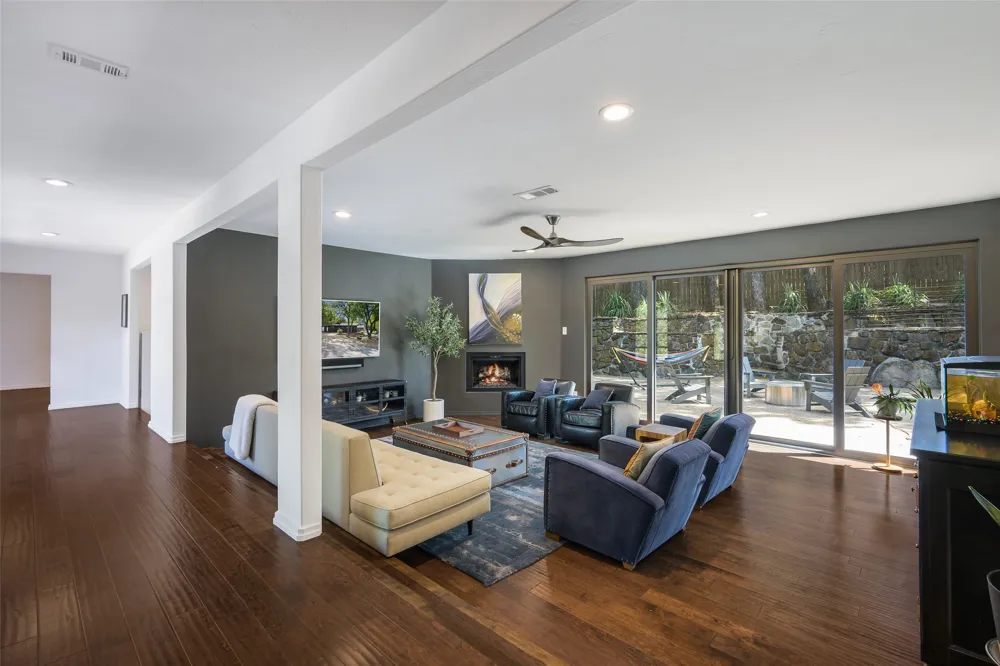 301 Lakeland Drive Highland Village, TX 75077