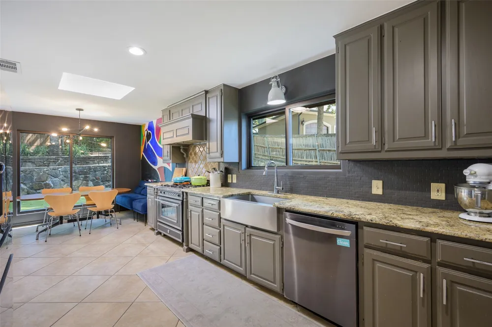 301 Lakeland Drive Highland Village, TX 75077