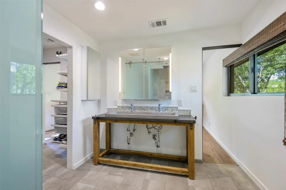 301 Lakeland Drive Highland Village, TX 75077
