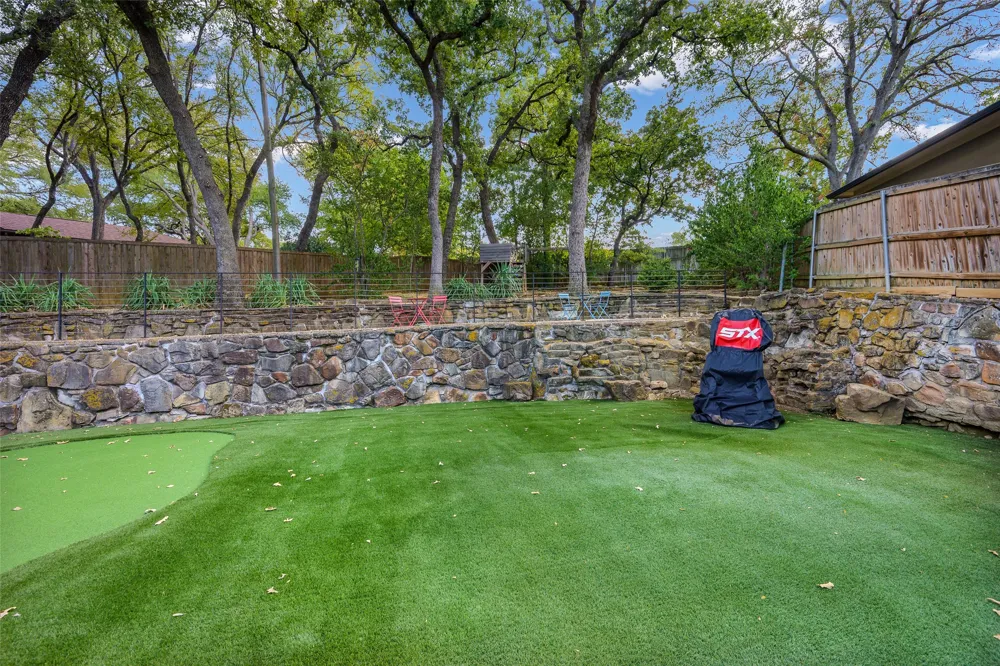 301 Lakeland Drive Highland Village, TX 75077