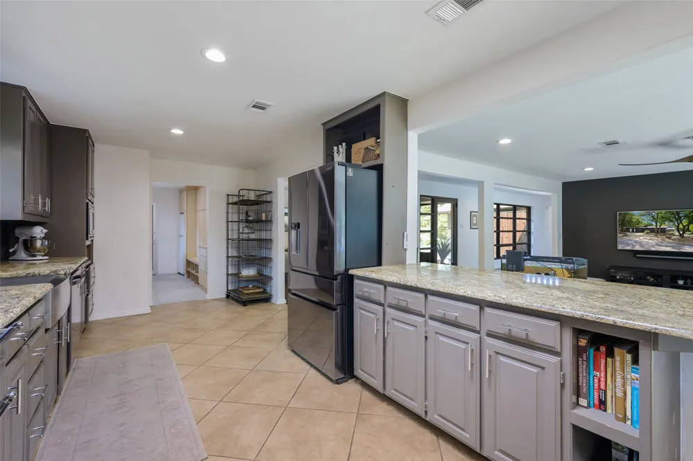 301 Lakeland Drive Highland Village, TX 75077