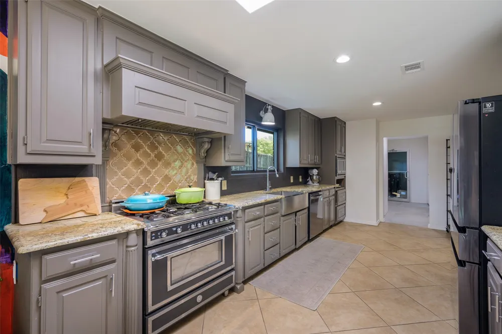 301 Lakeland Drive Highland Village, TX 75077
