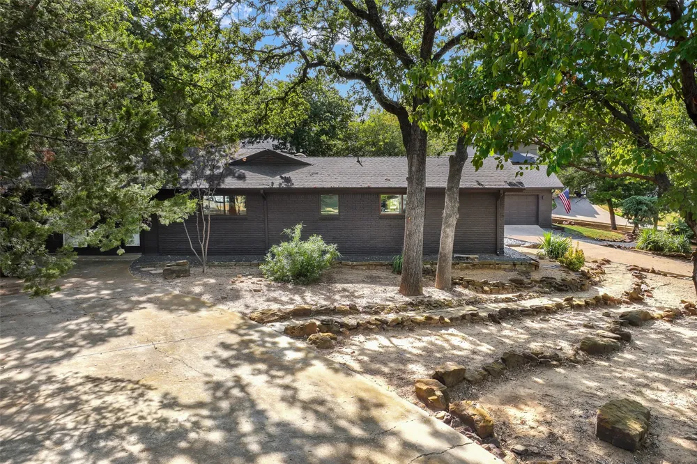 301 Lakeland Drive Highland Village, TX 75077