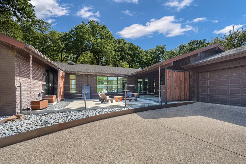 301 Lakeland Drive Highland Village, TX 75077
