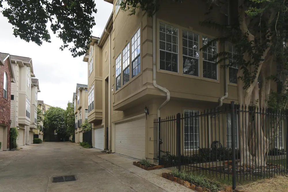 5302 Blossom Street Houston, TX 77007