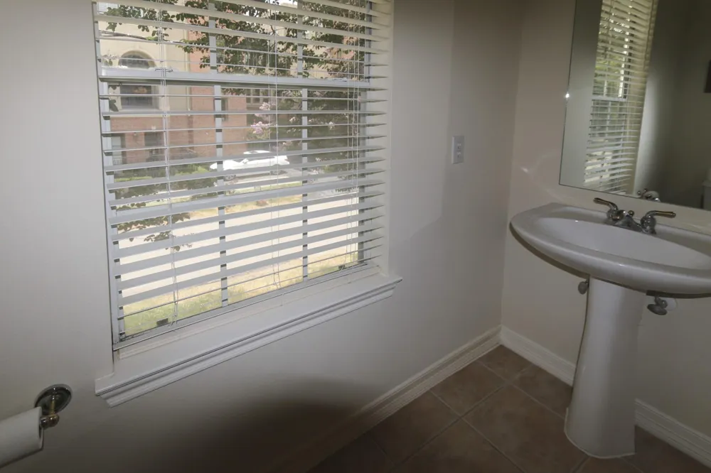 5302 Blossom Street Houston, TX 77007
