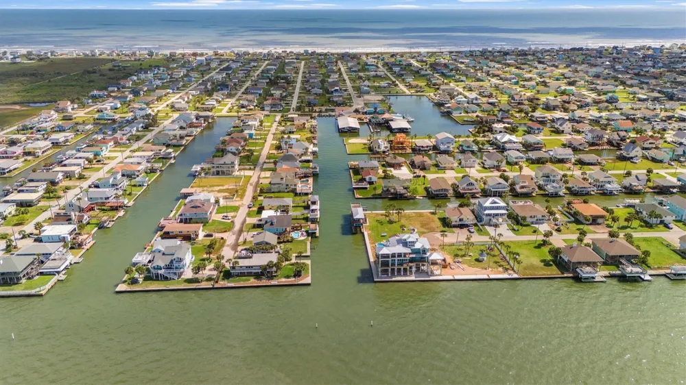 21531 Zachary Galveston, TX 77554