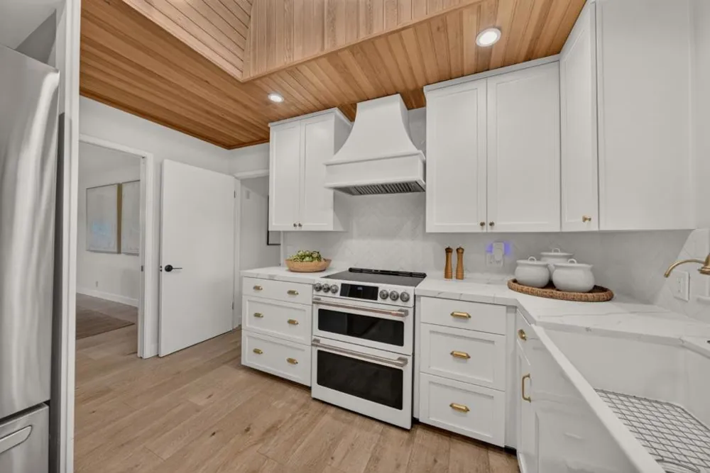 1215 Eva Avenue Los Altos, CA 94024