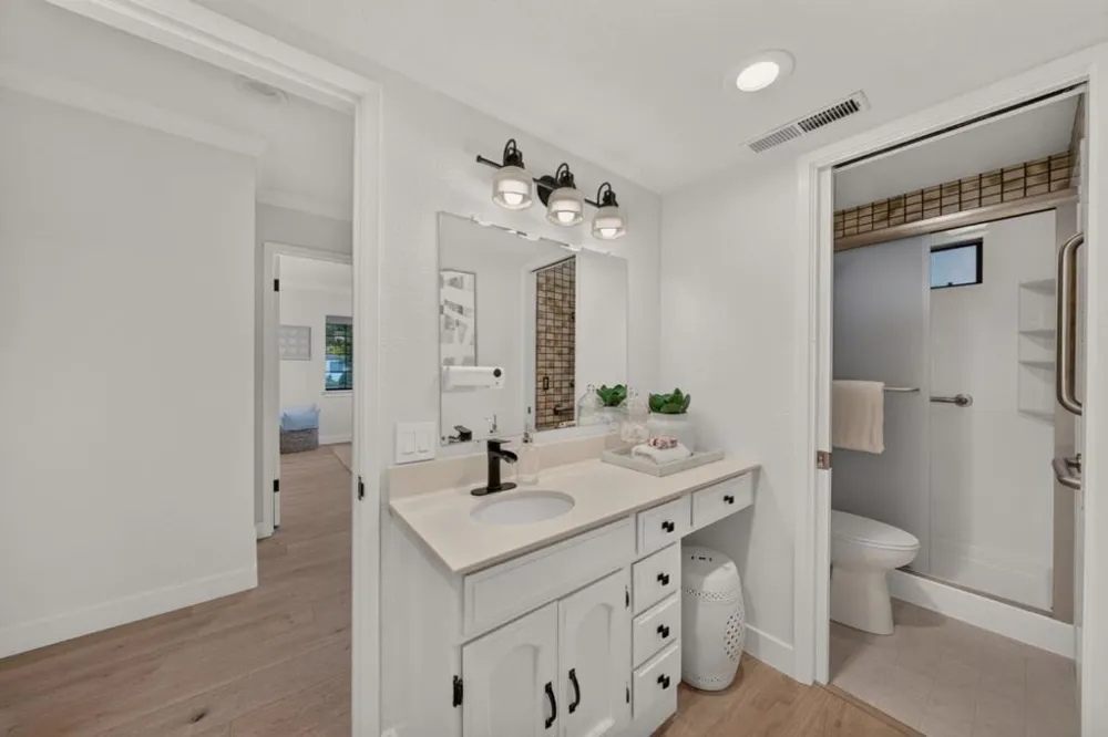 1215 Eva Avenue Los Altos, CA 94024
