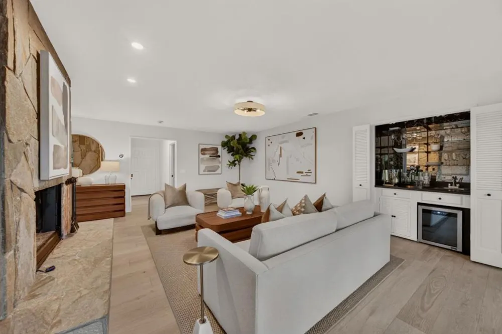 1215 Eva Avenue Los Altos, CA 94024
