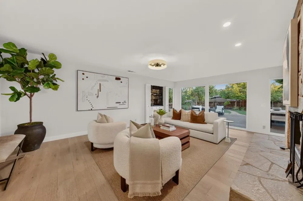 1215 Eva Avenue Los Altos, CA 94024