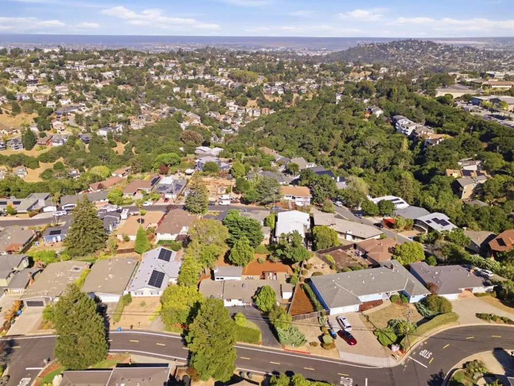 3402 Hillcrest Drive Belmont, CA 94002
