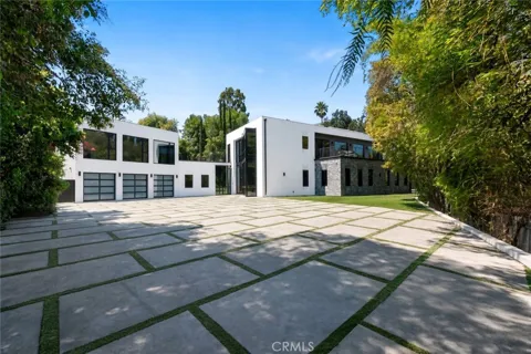 4653 Vanalden Avenue