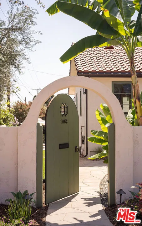 1062 Beverly Way Altadena, CA 91001