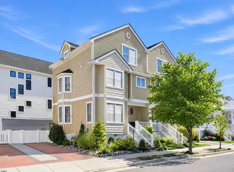23 N Adams Ave
