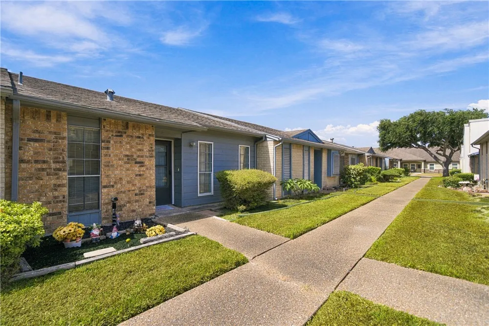 1818 Rodd Field #I5 Corpus Christi, TX 78412