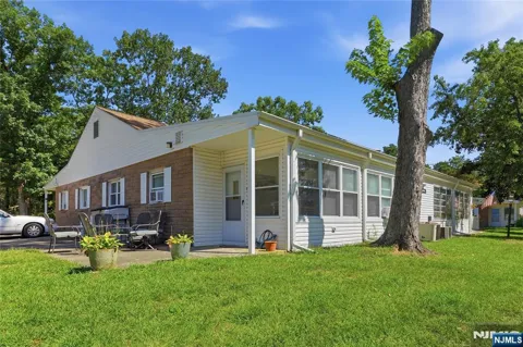 8B Cypress Street