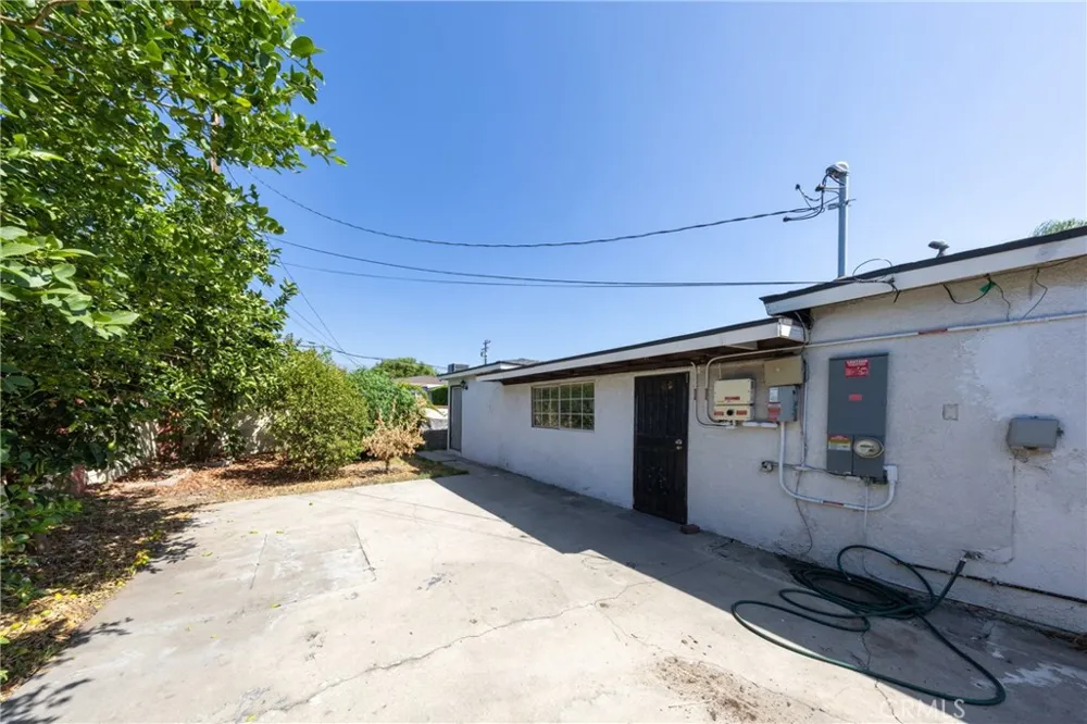1047 Calaveras Avenue Ontario, CA 91764