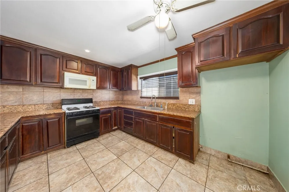 1047 Calaveras Avenue Ontario, CA 91764