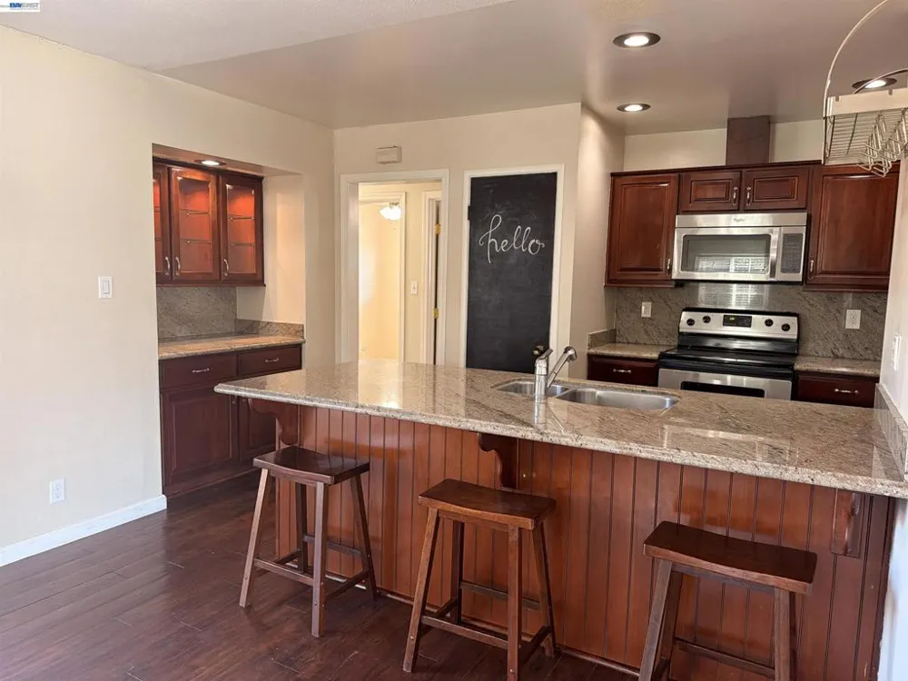 312 Robert Way Livermore, CA 94550