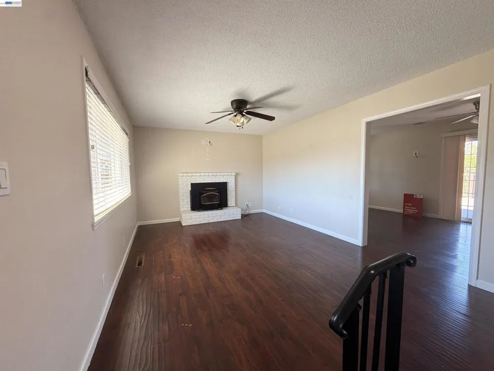 312 Robert Way Livermore, CA 94550