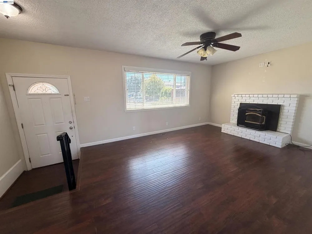 312 Robert Way Livermore, CA 94550