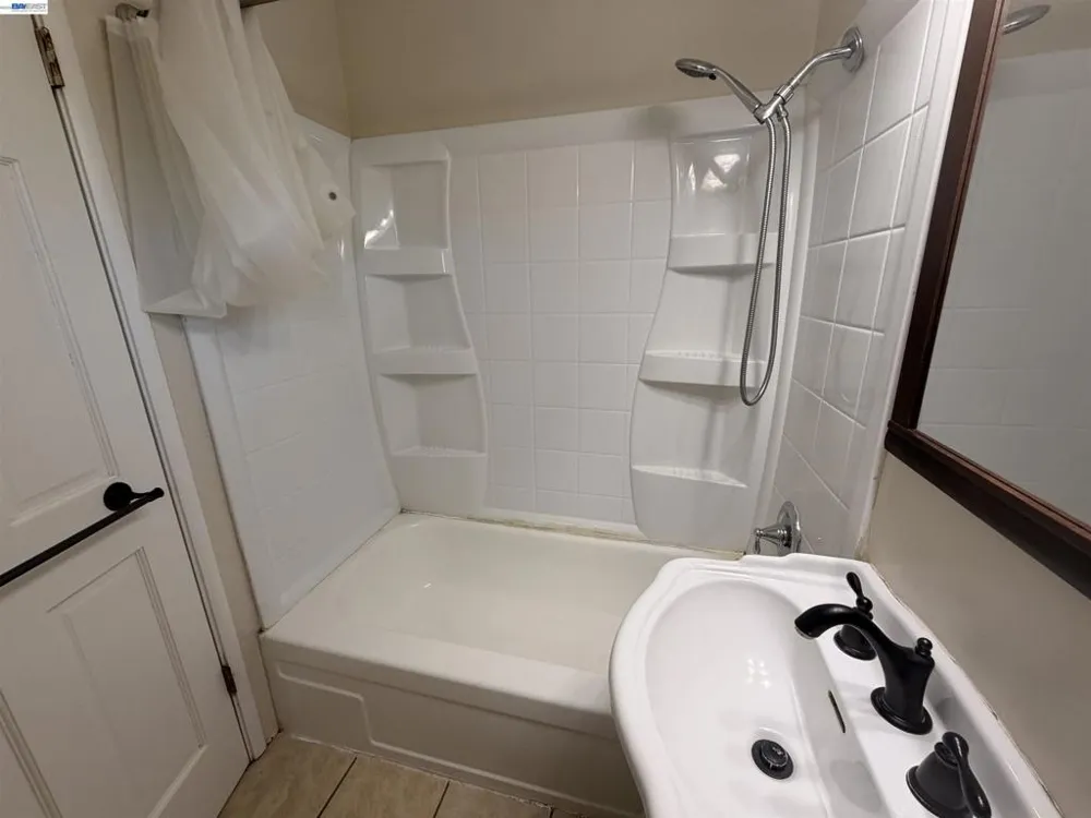 312 Robert Way Livermore, CA 94550