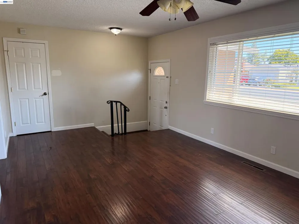 312 Robert Way Livermore, CA 94550