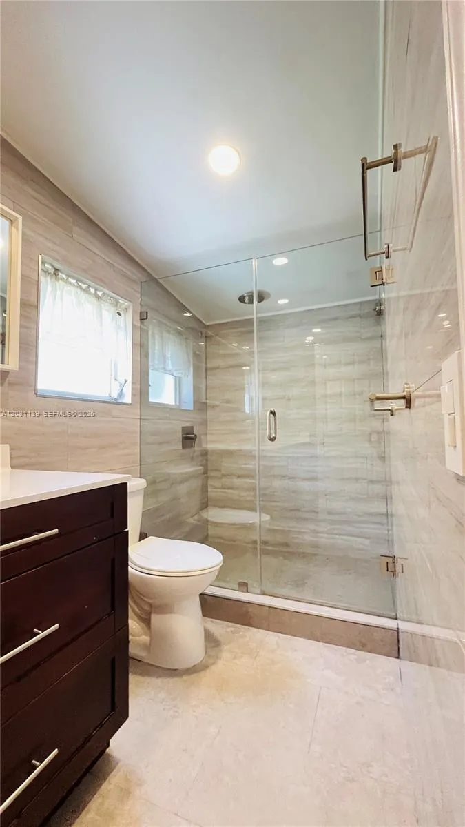 2250 SW 23rd St Miami, FL 33145