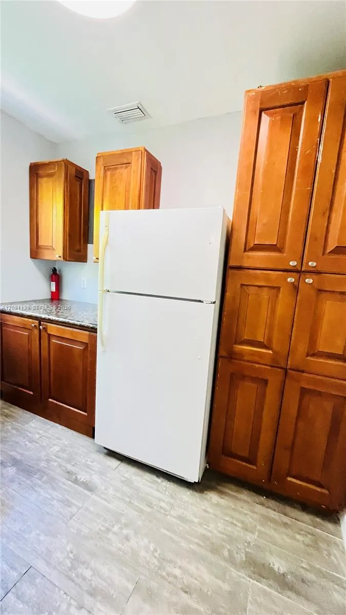 2250 SW 23rd St Miami, FL 33145