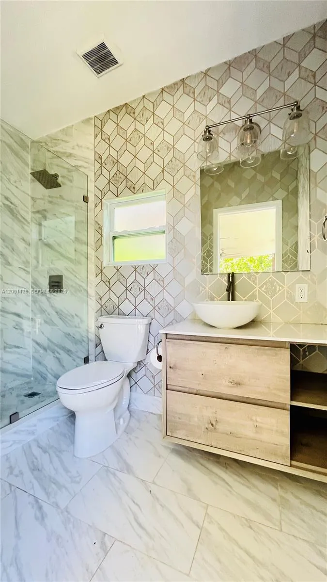 2250 SW 23rd St Miami, FL 33145