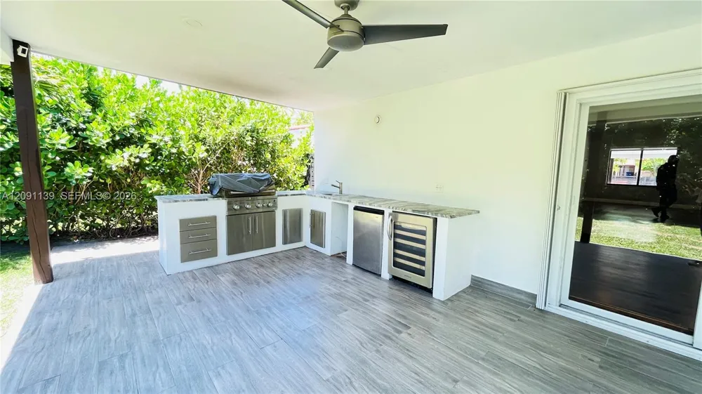 2250 SW 23rd St Miami, FL 33145