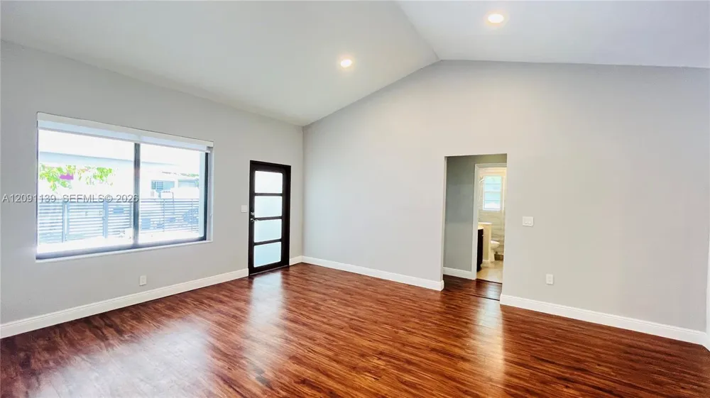 2250 SW 23rd St Miami, FL 33145
