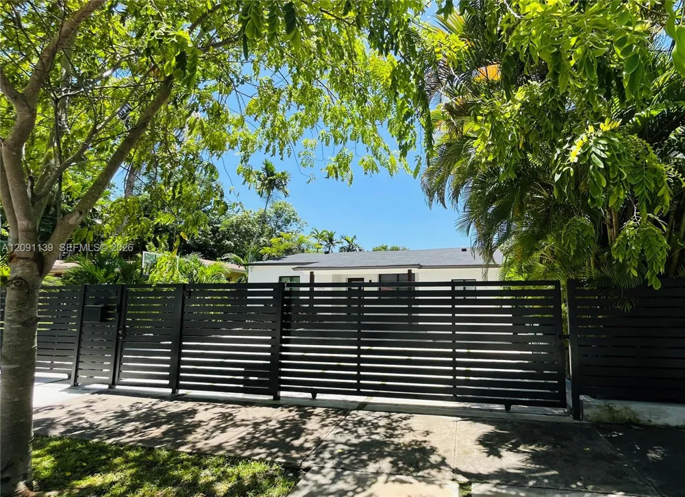 2250 SW 23rd St Miami, FL 33145