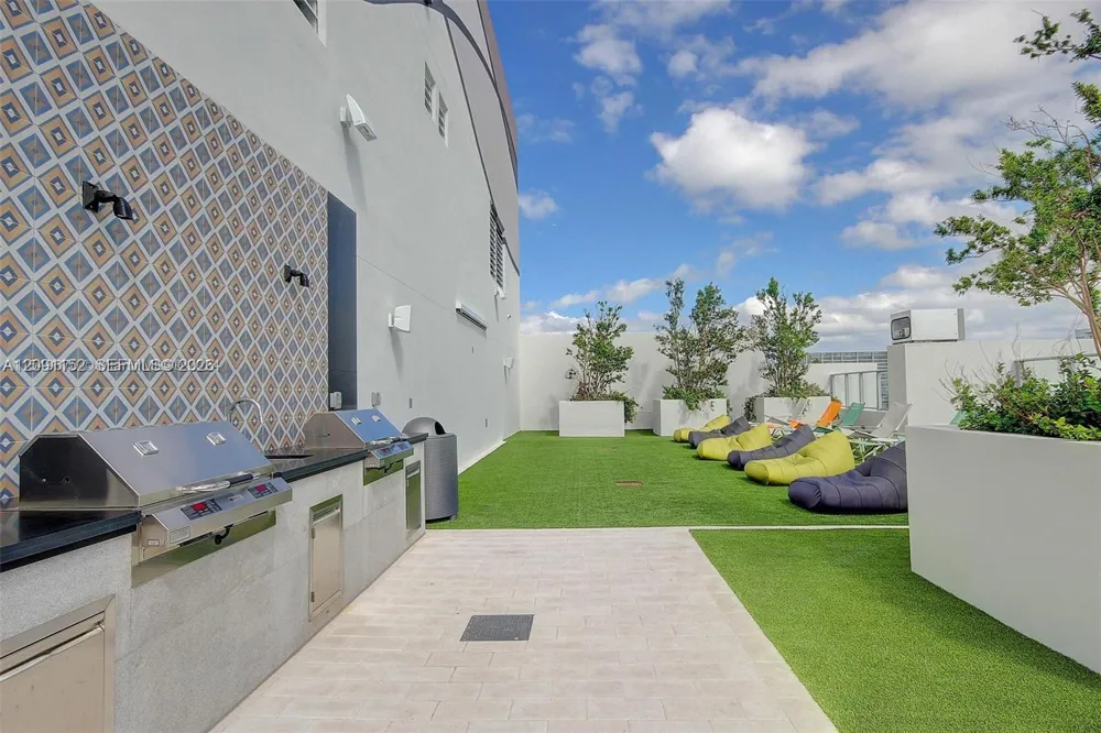 1010 Brickell Ave #1710 Miami, FL 33131
