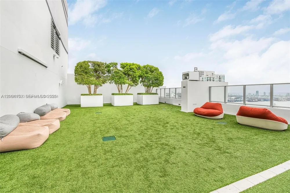 1010 Brickell Ave #1710 Miami, FL 33131