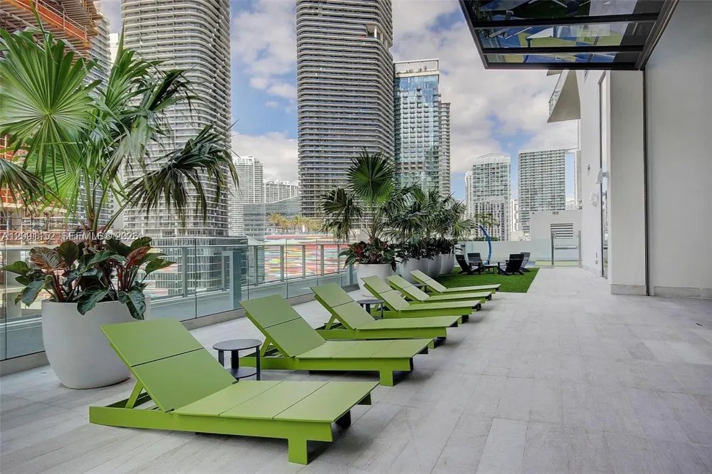 1010 Brickell Ave #1710 Miami, FL 33131