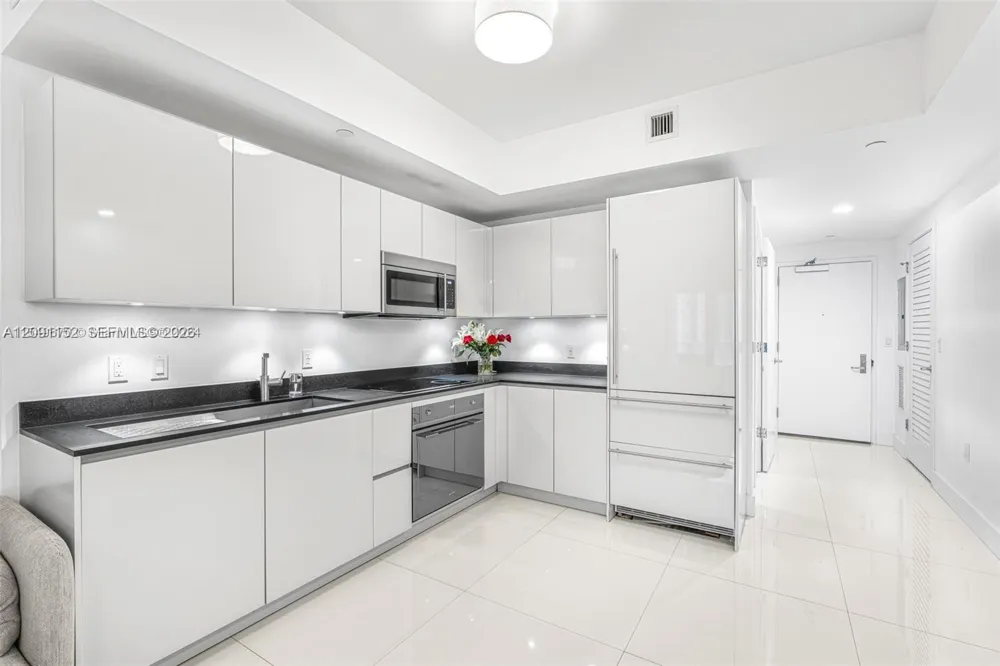 1010 Brickell Ave #1710 Miami, FL 33131