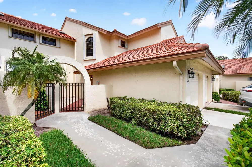 8320 Waterline Drive #202 Boynton Beach, FL 33472