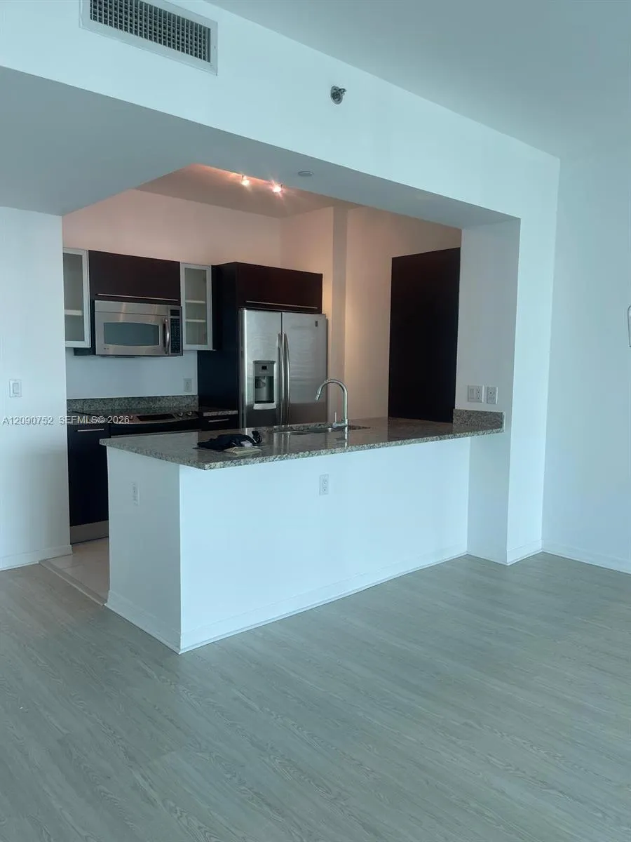 951 Brickell Ave #2803 Miami, FL 33131