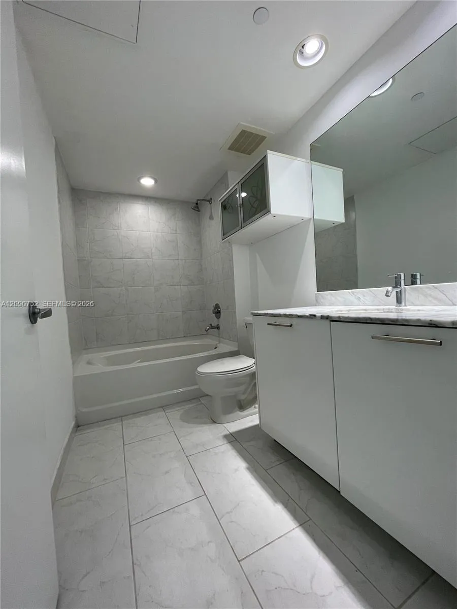 951 Brickell Ave #2803 Miami, FL 33131