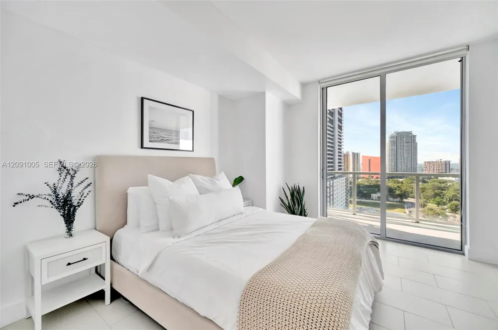 79 SW 12th St #2201-S Miami, FL 33130