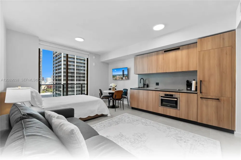 121 NE 5th St #2109 Miami, FL 33132