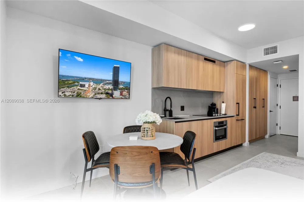 121 NE 5th St #2109 Miami, FL 33132