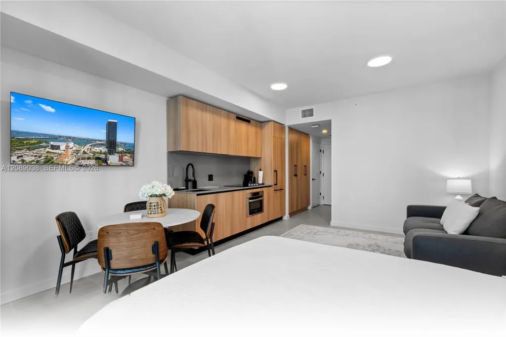 121 NE 5th St #2109 Miami, FL 33132