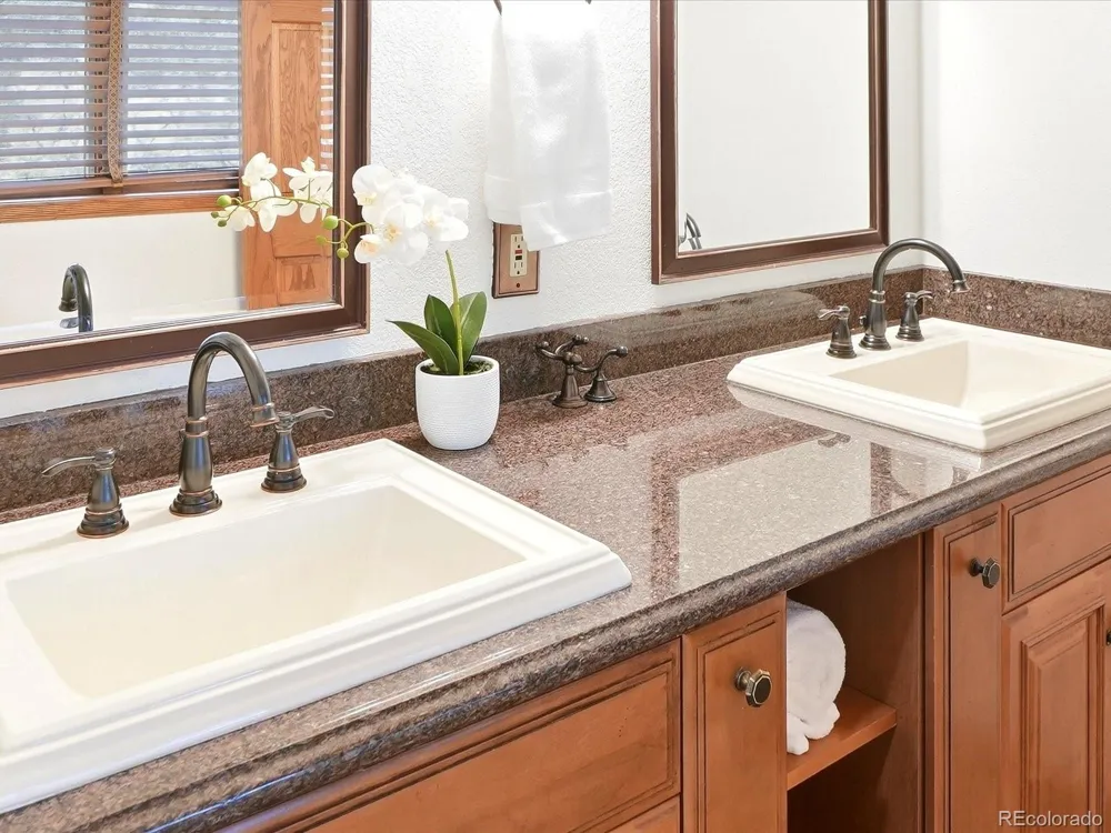 8811 Thunderbird Court Parker, CO 80134