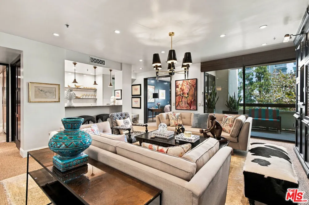 2132 Century Park Lane #209 Los Angeles, CA 90067