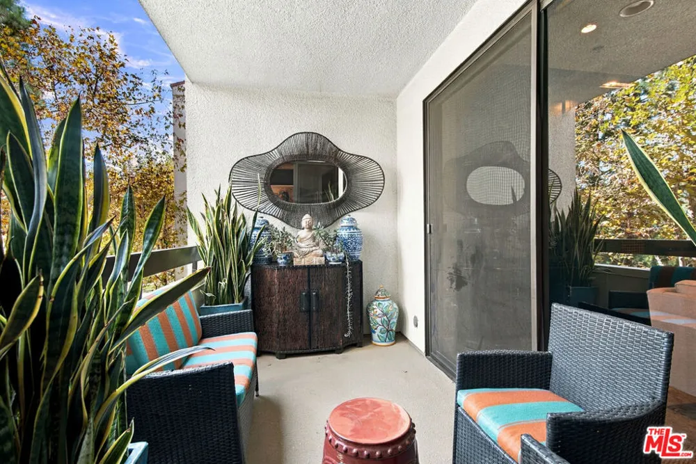 2132 Century Park Lane #209 Los Angeles, CA 90067