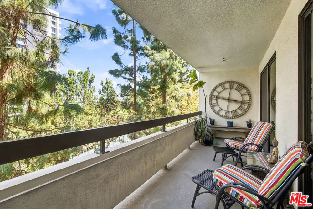 2132 Century Park Lane #209 Los Angeles, CA 90067